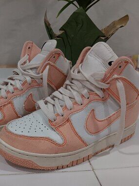 Womans Nike Dunk High 1985 sneakers / arctic orange / Size 8